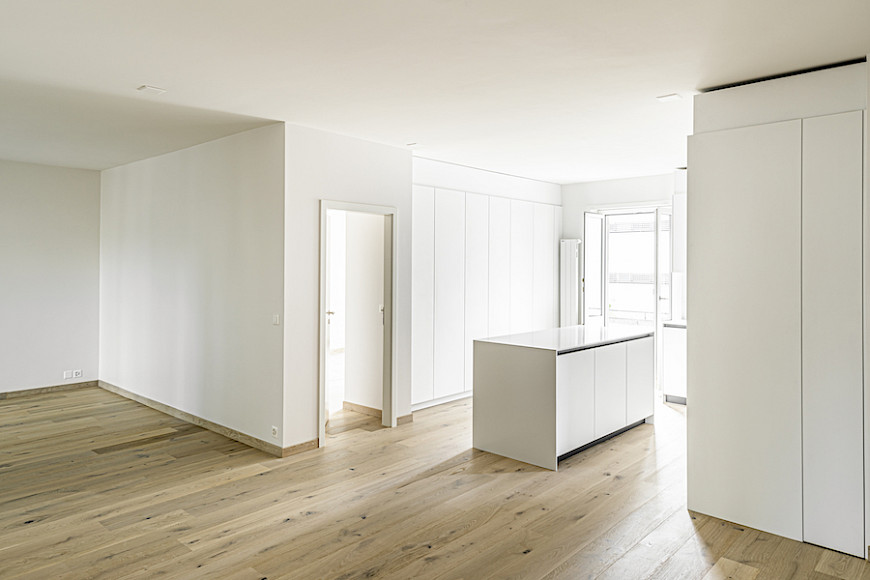 Umbau Eigentumswohnung Basel - Wohnzimmer mit offener Küche